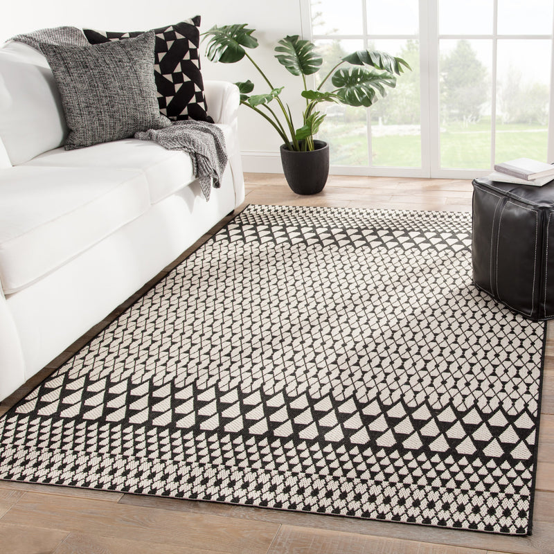 Traveller Indoor/ Outdoor Geometric Black & Ivory Area Rug