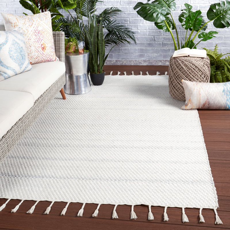 Encanto Indoor/Outdoor Solid White & Light Grey Rug