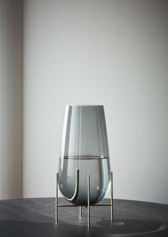 Echasse Vase design by Menu