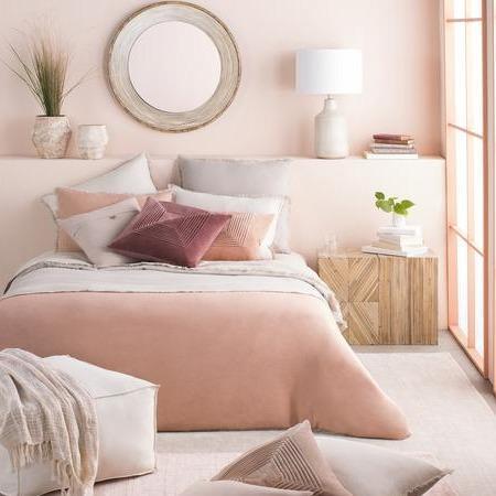 Akira Velvet Pillow in Peach