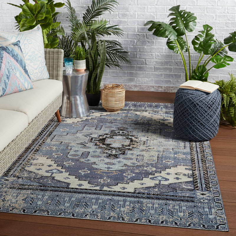 Cicero Indoor/Outdoor Medallion Rug in Blue & Gray