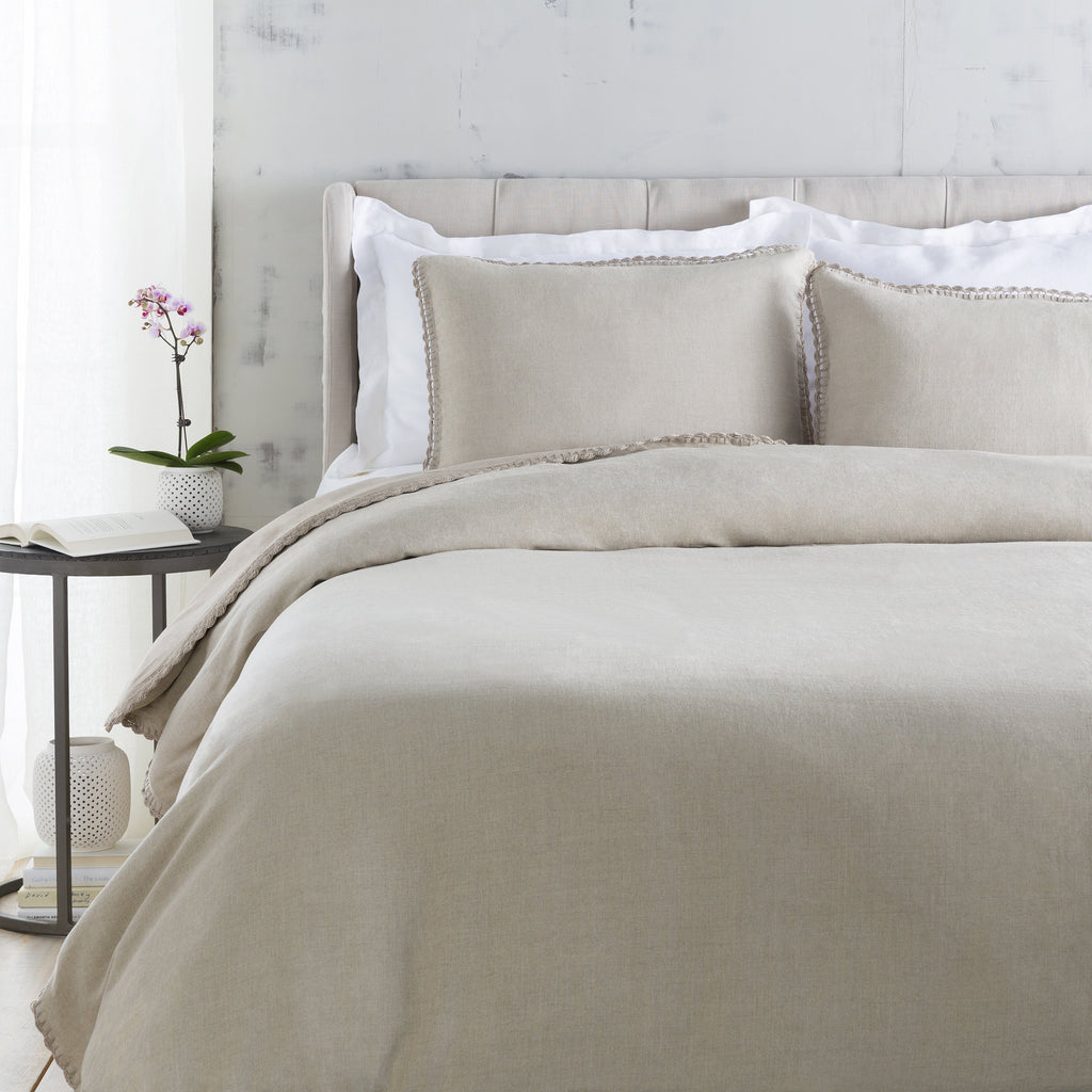 Evelyn Bedding in Light Grey